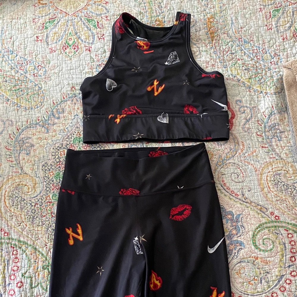 Black Nike Graphic Sports Bra and Leggings Set
